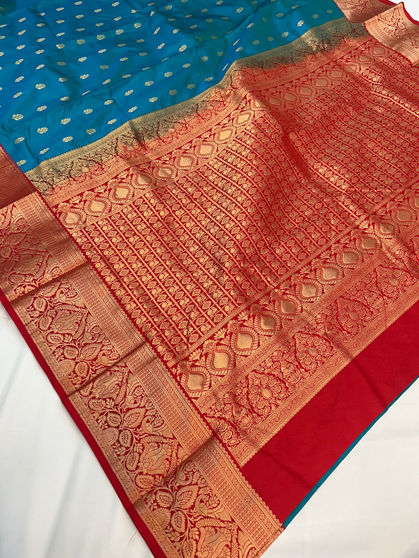 Kanjivaram Kasturi Butta