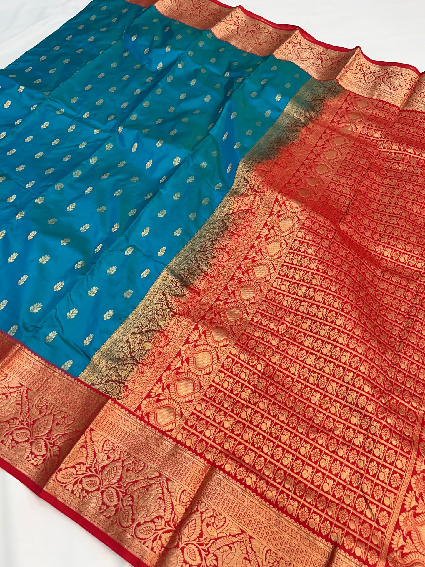 Kanjivaram Kasturi Butta