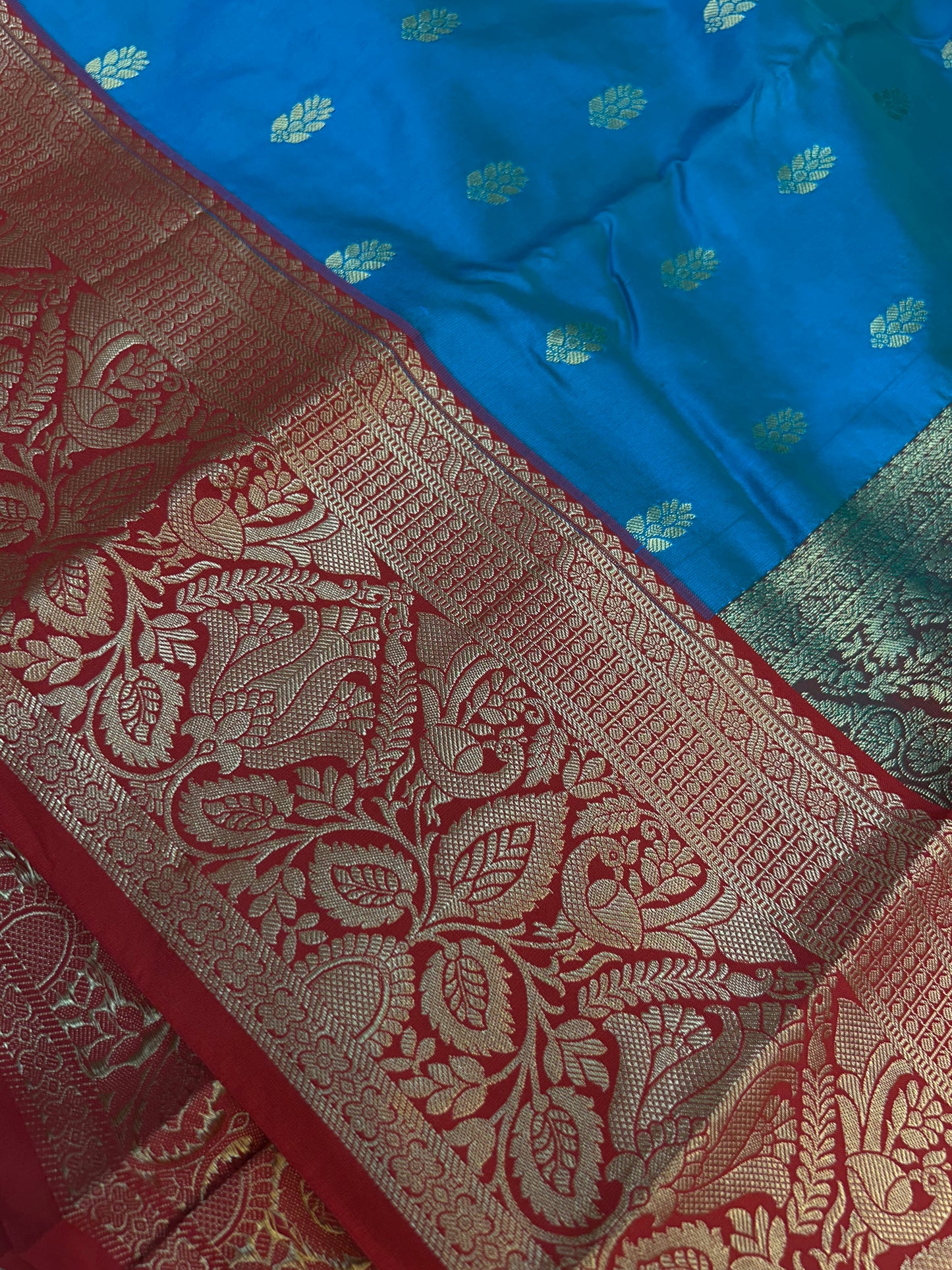 Kanjivaram Kasturi Butta