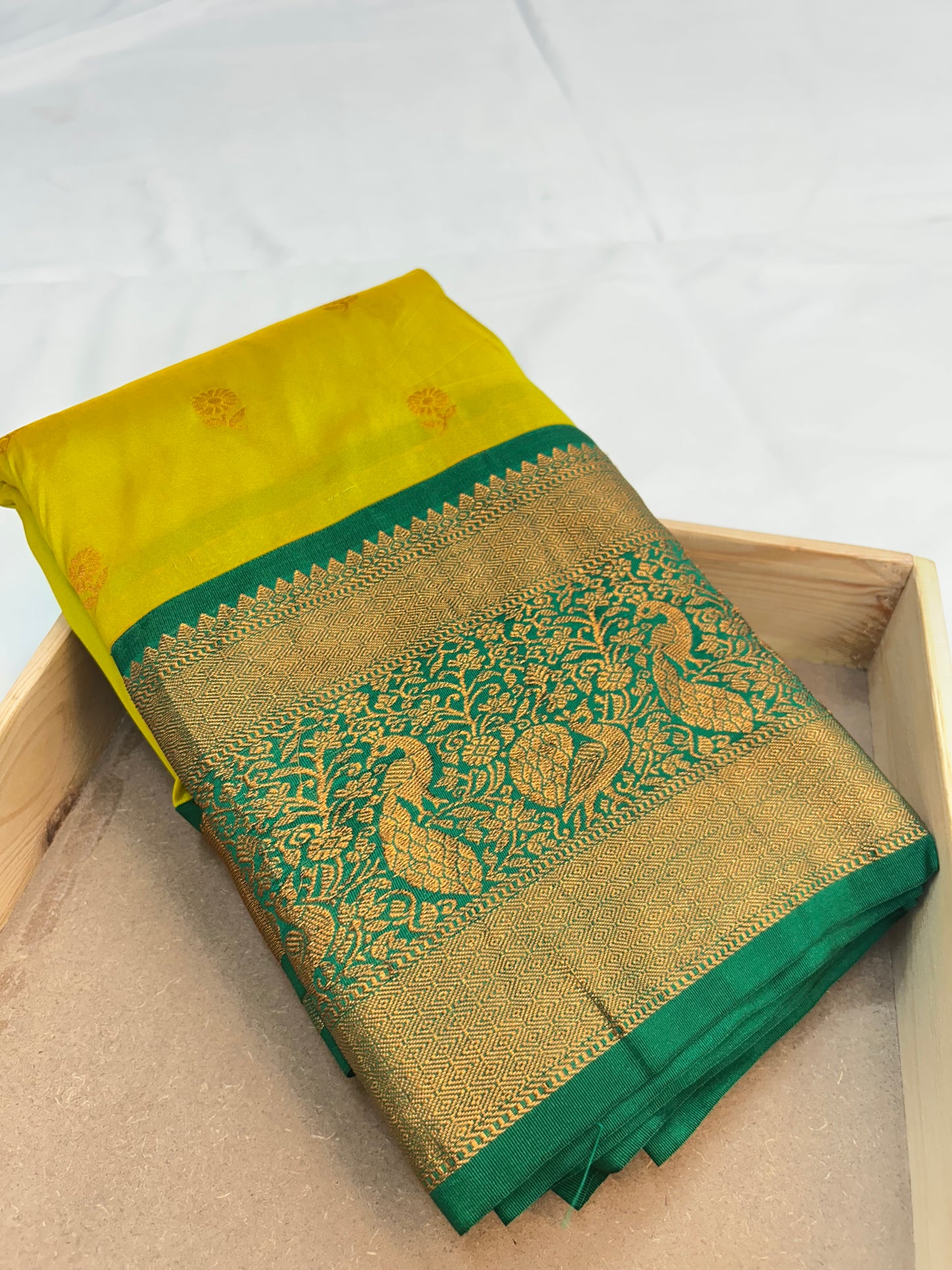 Kanjivaram Contrast border.