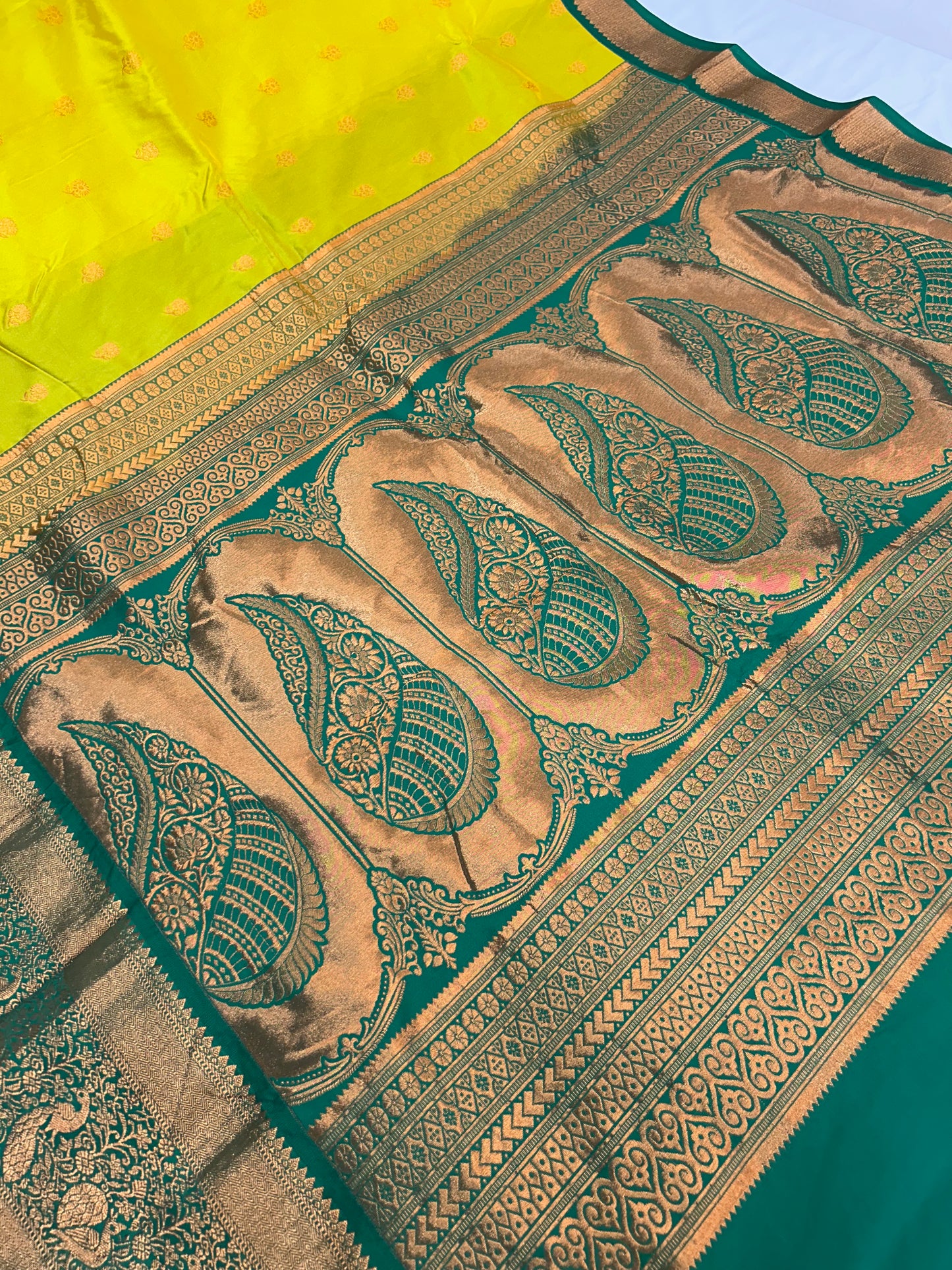 Kanjivaram Contrast border.