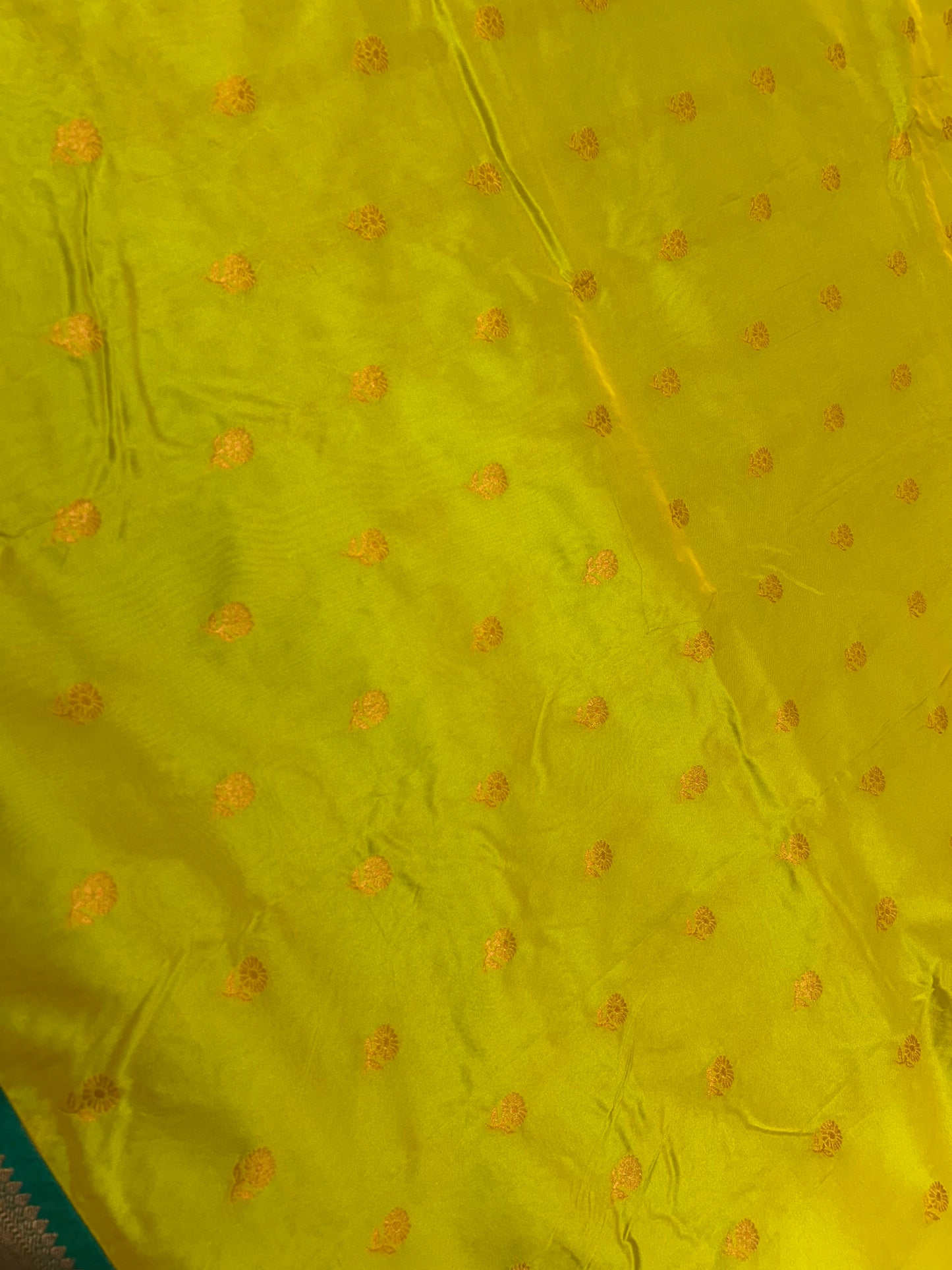 Kanjivaram Contrast border.