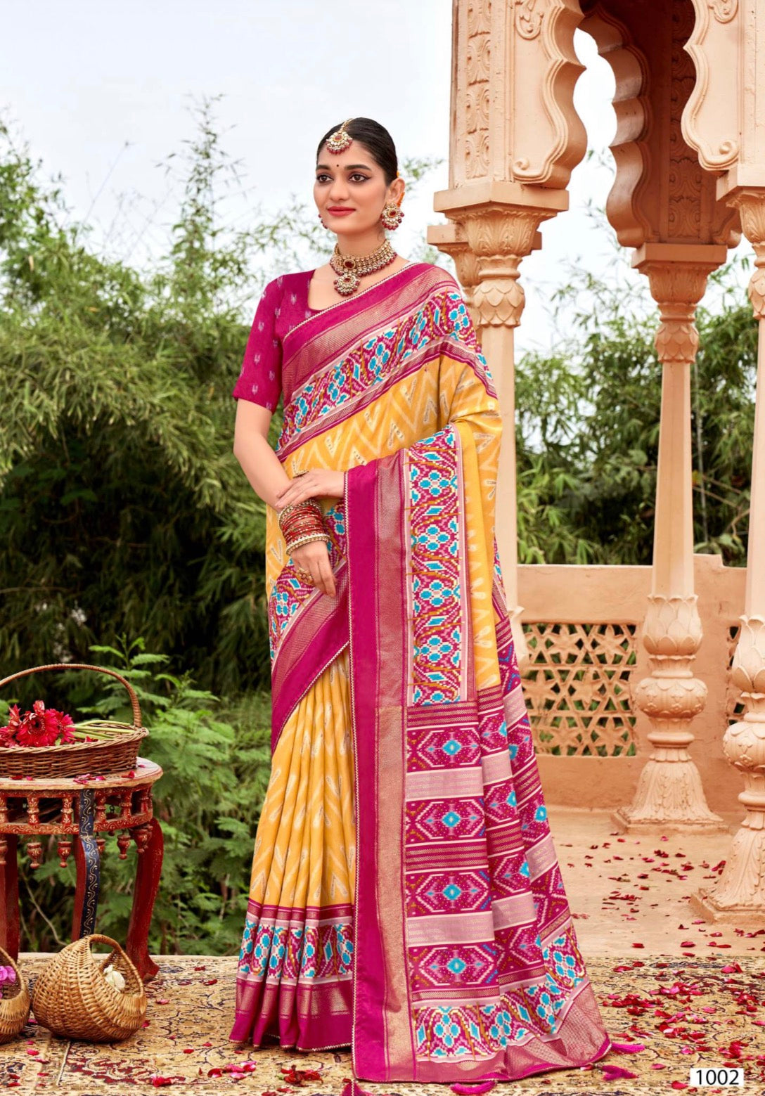 Leheriya With Patola Designe