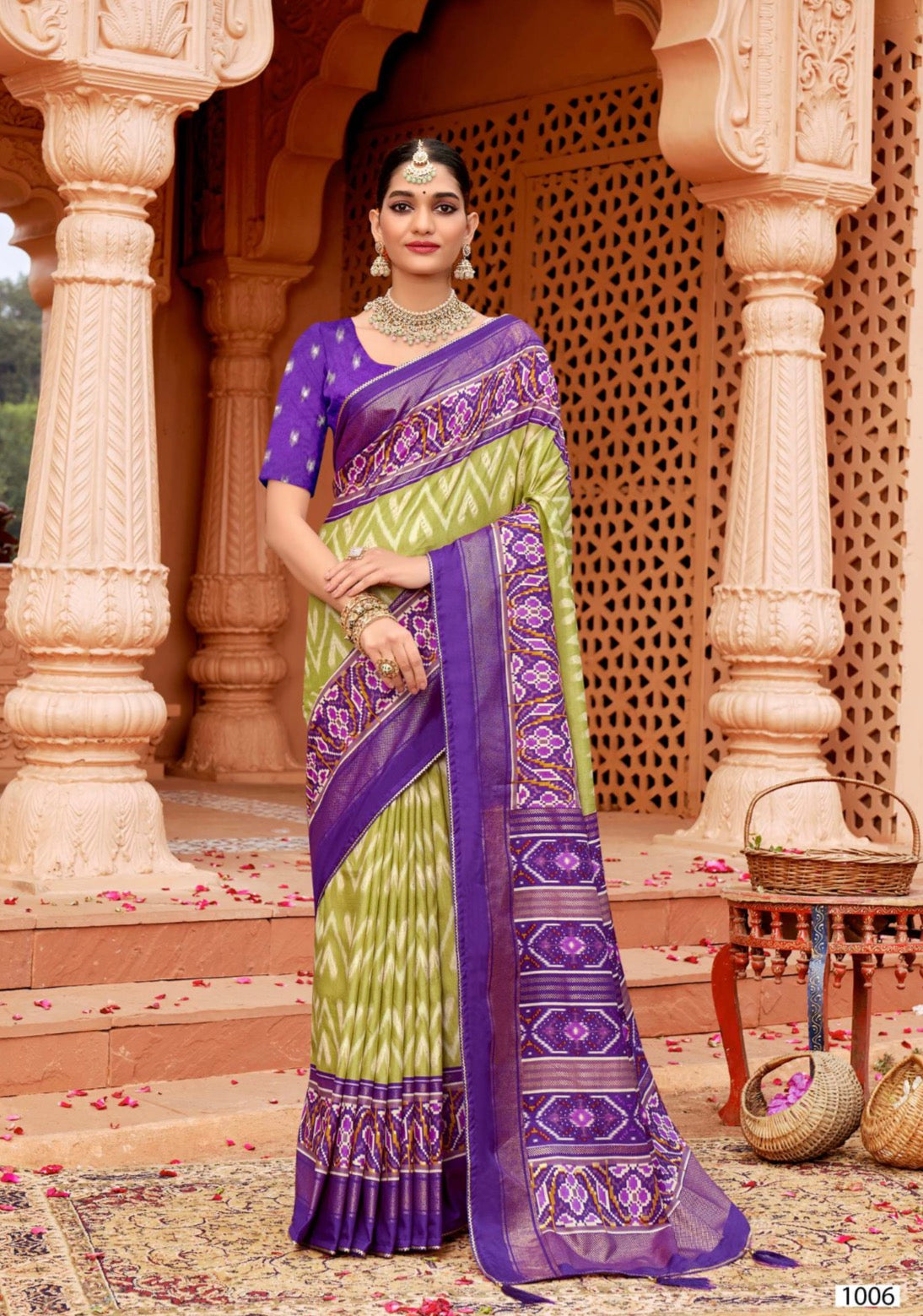 Leheriya With Patola Designe